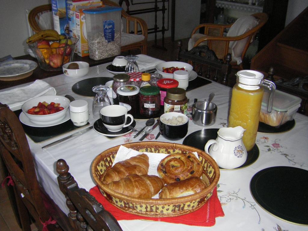 Sainte-Marie-du-Bois  La Cloue B&B 외부 사진