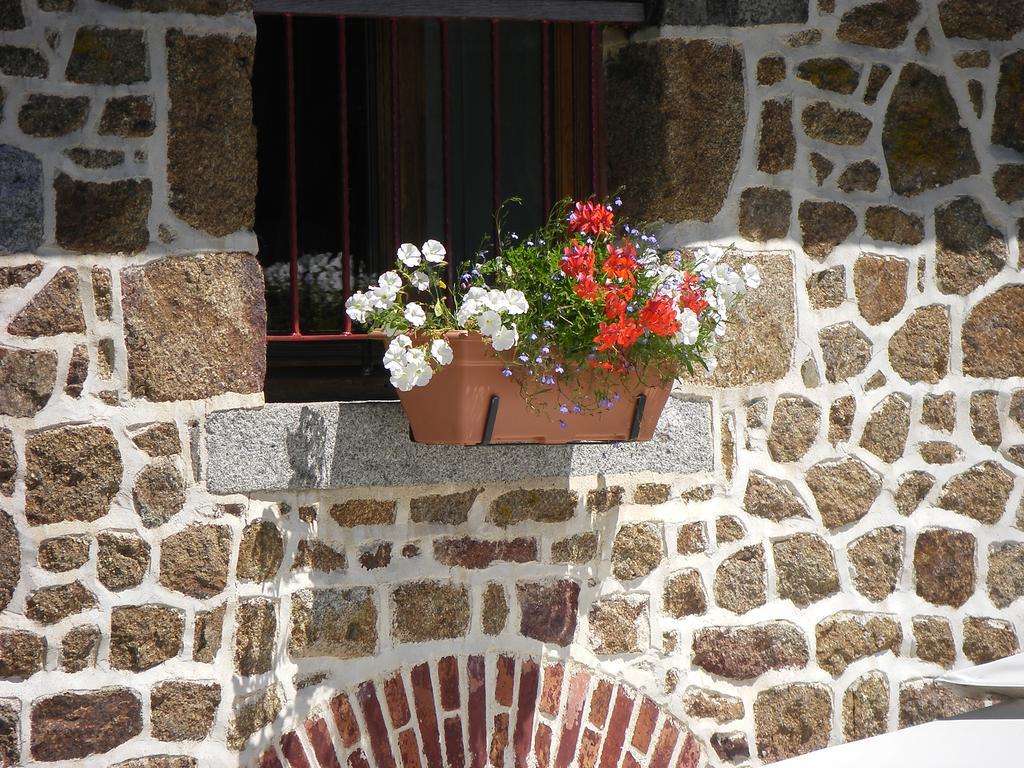 Sainte-Marie-du-Bois  La Cloue B&B 외부 사진