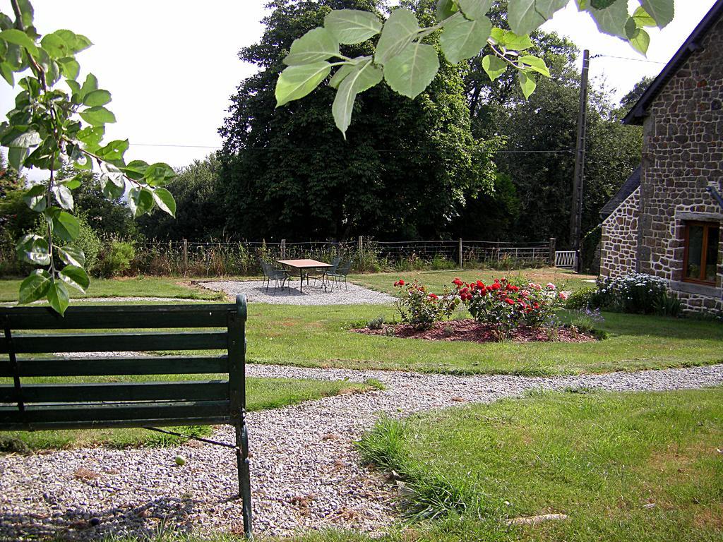 Sainte-Marie-du-Bois  La Cloue B&B 외부 사진